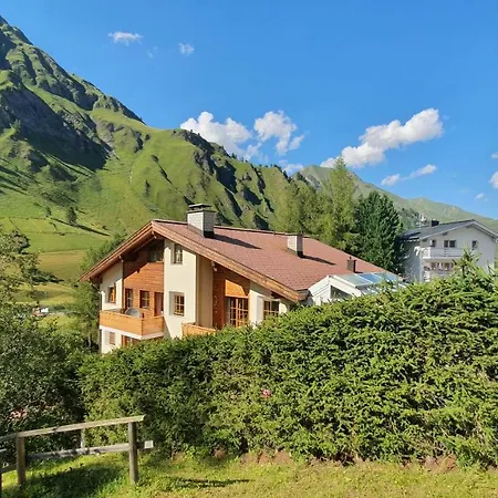 Apartment Chasa Fadrina *